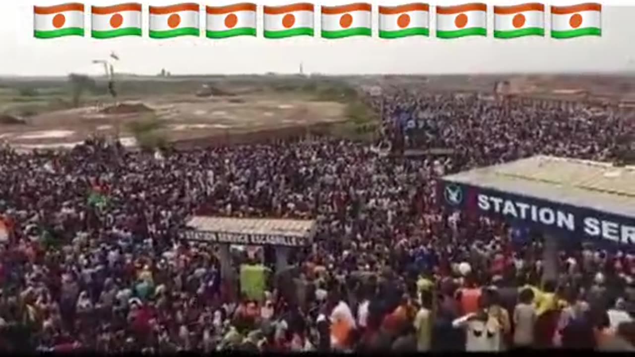 The French Base is Niger occupied by thousands of protesters