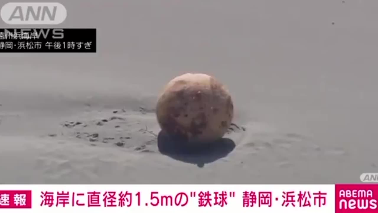 An unknown ball with a diameter of 1.5 meters washed ashore in the Japanese city of Shizuoka.