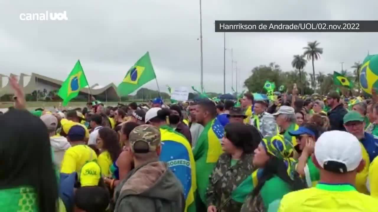 Bolsonaristas pedem intervenção e que Exército 'saia do quartel' em Brasília