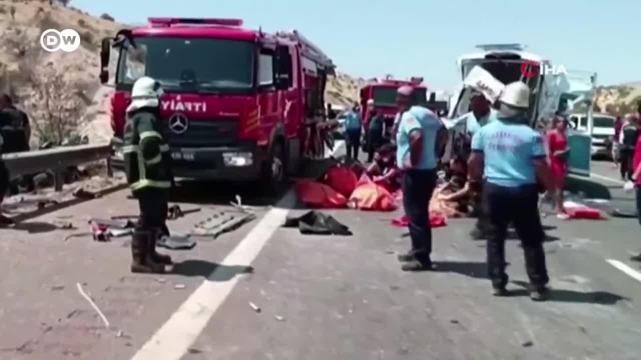 Dozens dead in Turkey after compounded road crashes | DW News