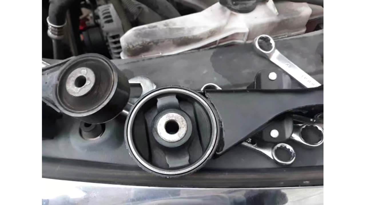 Engine Motor Mount Toyota Camry : (Similar codes: DTC - P0A14 OBD-II)