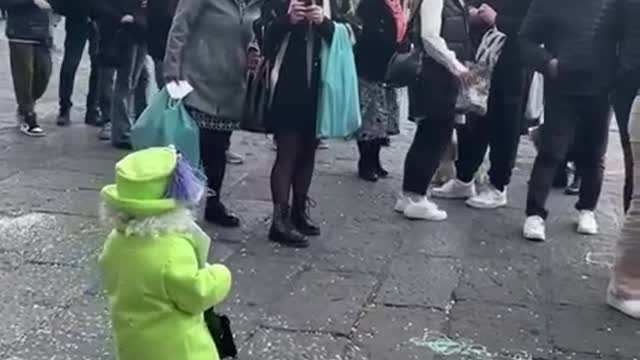 Little Girl Dresses Like Queen Elizabeth