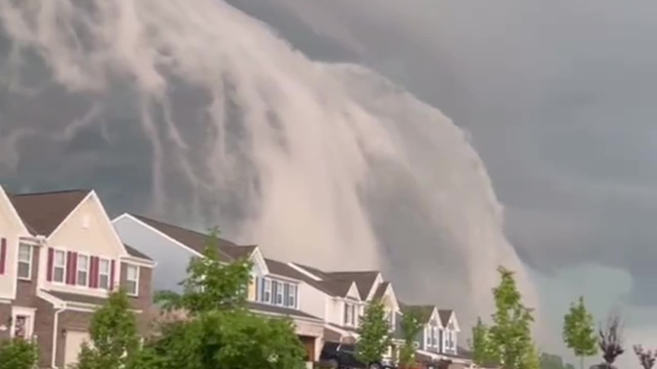 Cloud Looks Like Tsunami