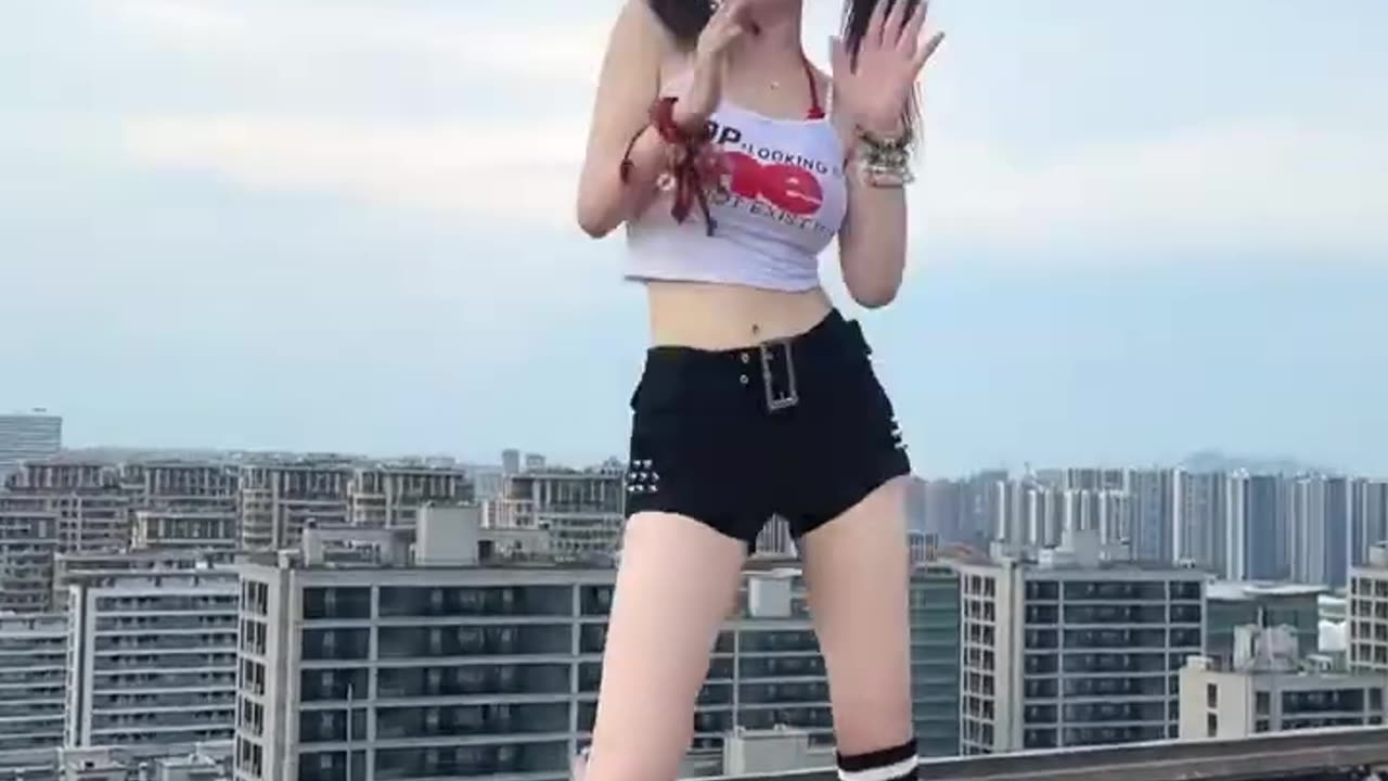 A Cute Chinese Girl Grooving to the Beat 💃💞 #shortsfeed #shorts #cute #chinese