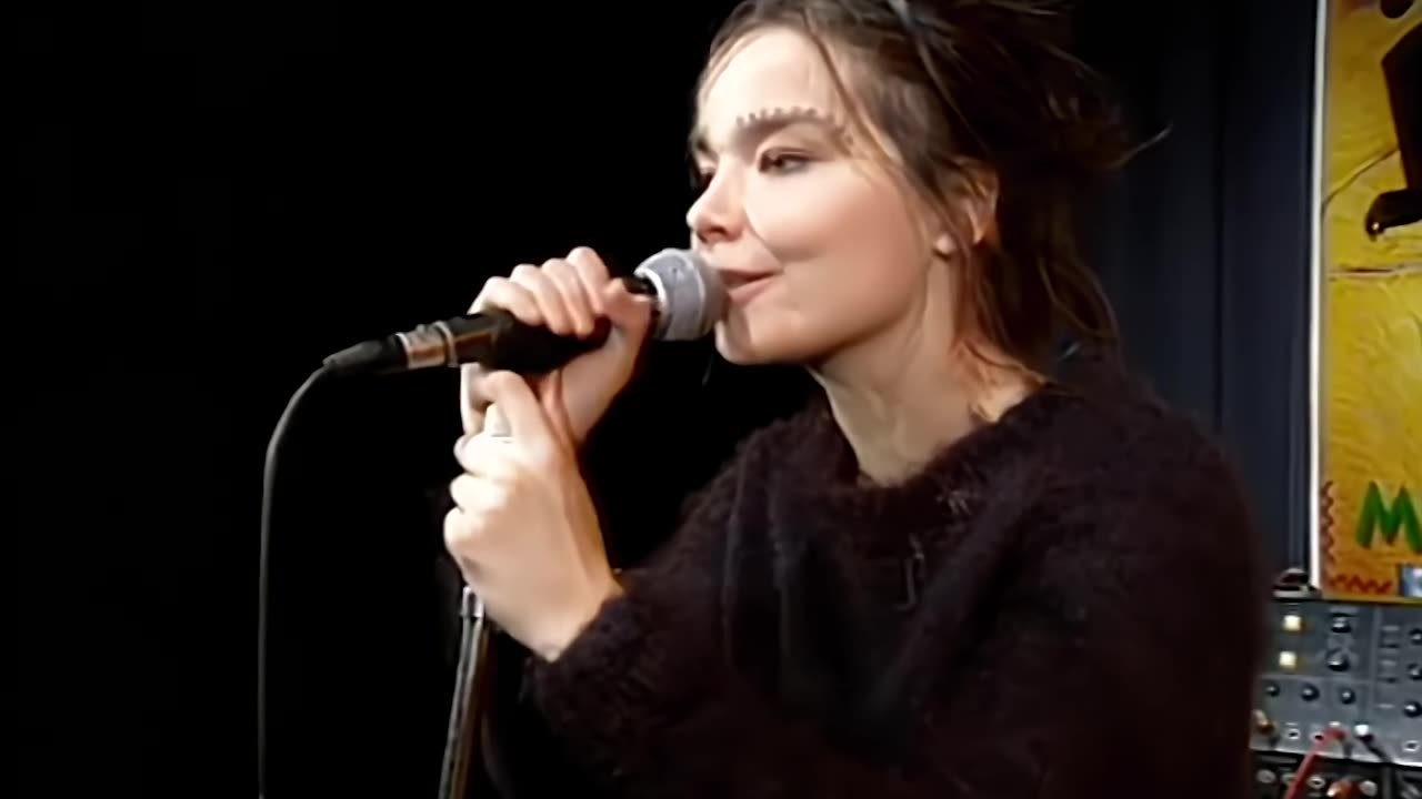 Björk - Big Time Sensuality (Top Pops 02.12.1993) (Upscaled) UHD 4K