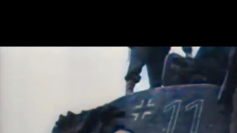 US troops triumphantly salvage King Tiger tank #Colourized footage🇺🇸 👑 🎥