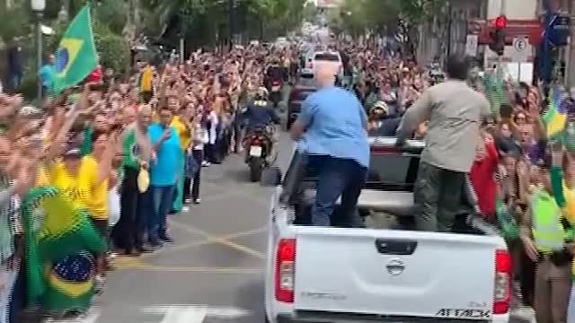 Bolsonaro participa de motociata em Poços de Caldas