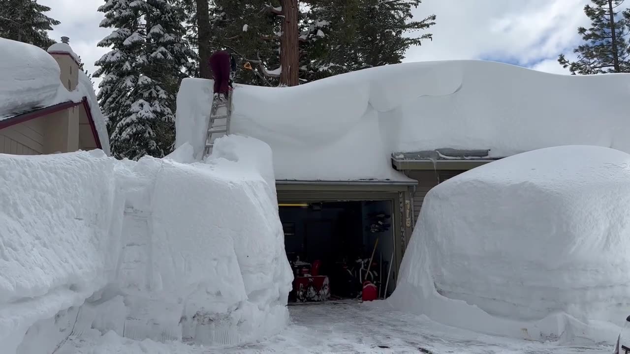 South lake Resident shovels snow of Roof🥶