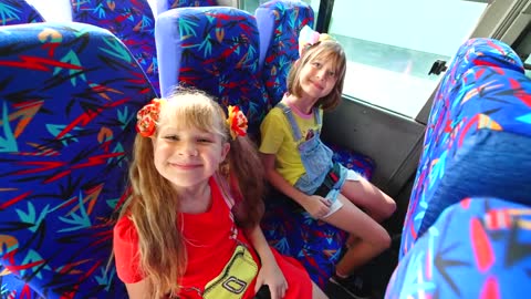 Diana and Roma teach school bus rules with friends..(720P_HD)