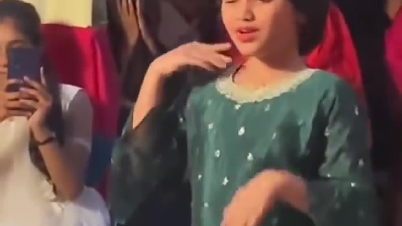 Viral dance of little girl ❤️