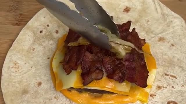 The Burger Crunch Wrap that’s Breaking The Internet! 🤯😍