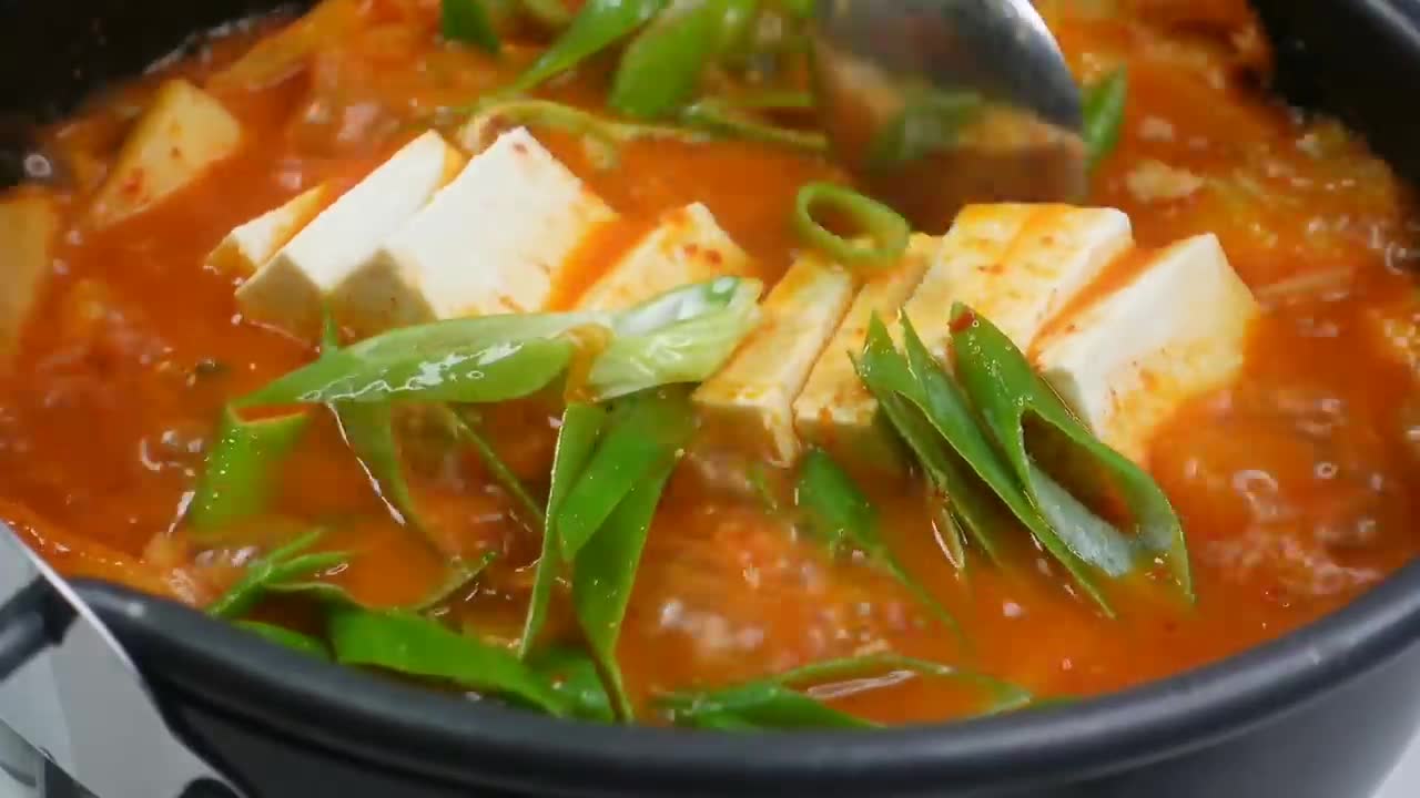 대박집 식당김치찌개는 이렇게 끓여서 맛있다고 사장님이 알려주셨어요