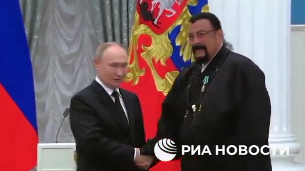 🔥🚨 President Putin awarded actor Steven Seagal the Order of Friendship Medal in Russia