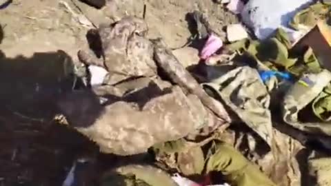 Ukraine War - The corpses of Ukrainian soldiers are simply lying around in a garbage dump