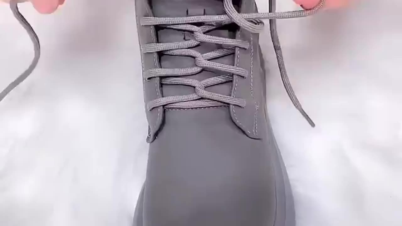 Trending video of the shoelace