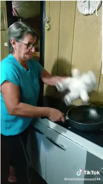 That will teach the cat a lesson 😹😻