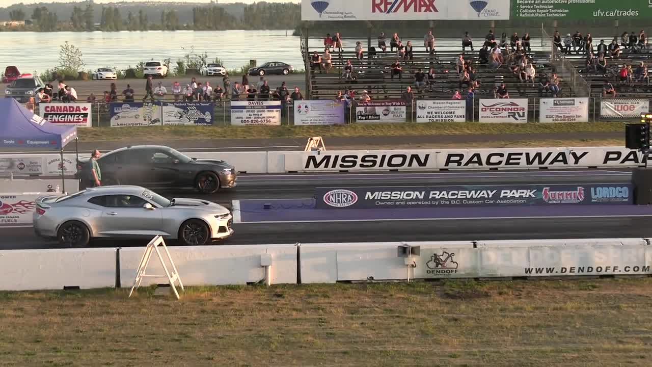 Hellcat vs ZL1 Camaro - drag racing7