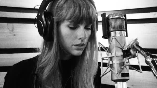 Taylor Swift - All Too Well (Sad Girl Autumn Version) - Recorded at Lon