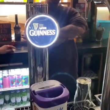 NIESAMOWITY EKSPERYMENT Z TELEFONU KOMÓRKOWEGO POKAZUJE, JAK SILNE I JAK SZKO