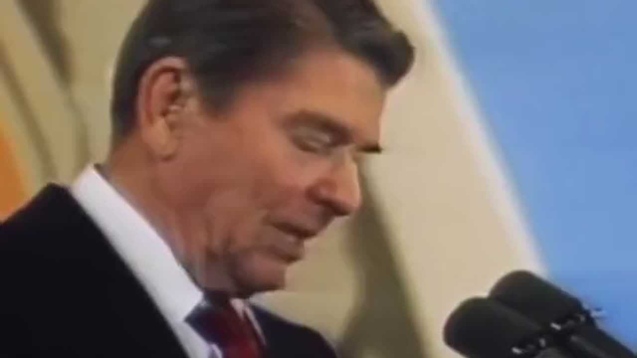 That time when president Ronald Reagan reacts to a balloon popping during his speech in 1987