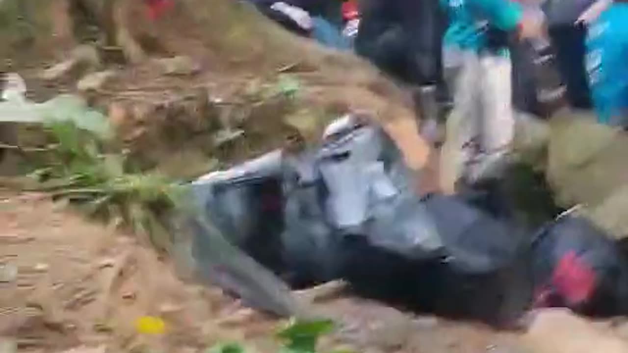 A massive caravan of military-age males are on their way to the USA