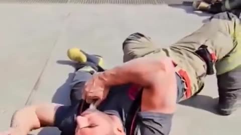 Firefighter shows how to carry a person with just a single piece of rope