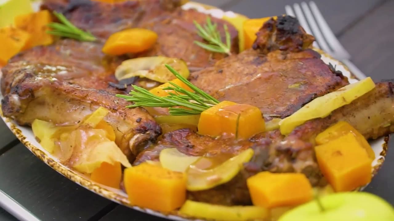 Tender & Flavorful Instant Pot Cinnamon Apple Pork Chops! 🍽️ | #PorkRecipe #DinnerIdeas