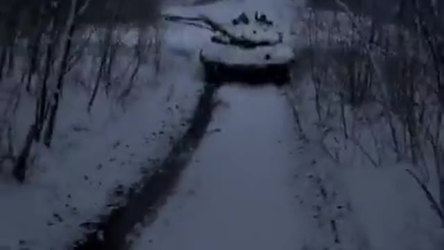 Ukrainian T-64BV advancing through the snow.