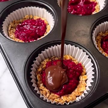 "Deliciously Easy: No Bake Oatmeal Raspberry Cups for the Perfect Bite-sized Treats!"