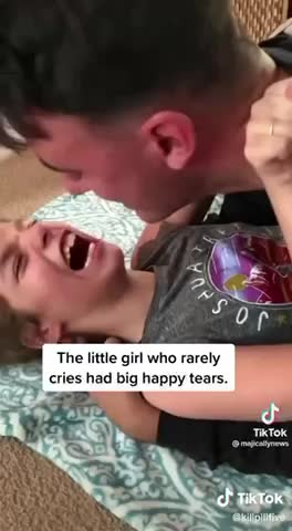 😢WHAT A HEARTWARMING😘 VIDEO A NONVERBAL 🤐 GIRL SEES HER MARINE BROTHER