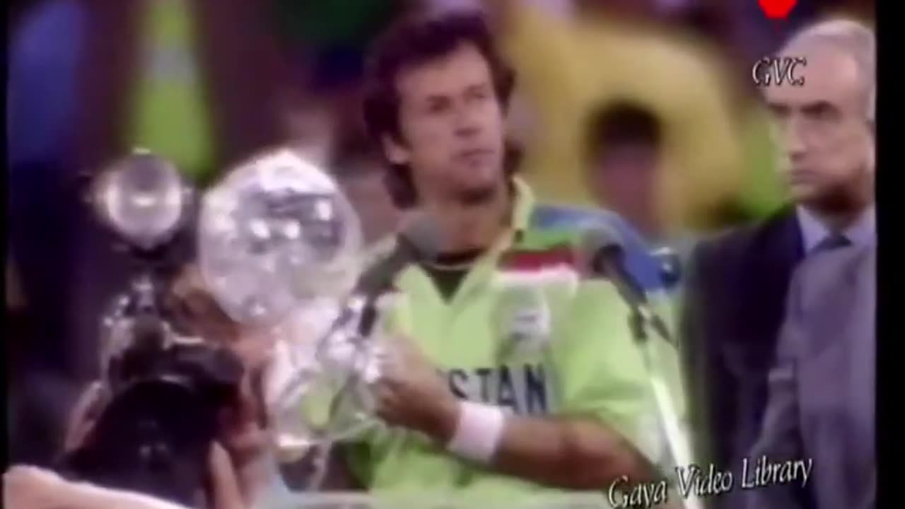 Imran Khan Best Allrounder in Skills Cut Hong Kong Challenge 1987