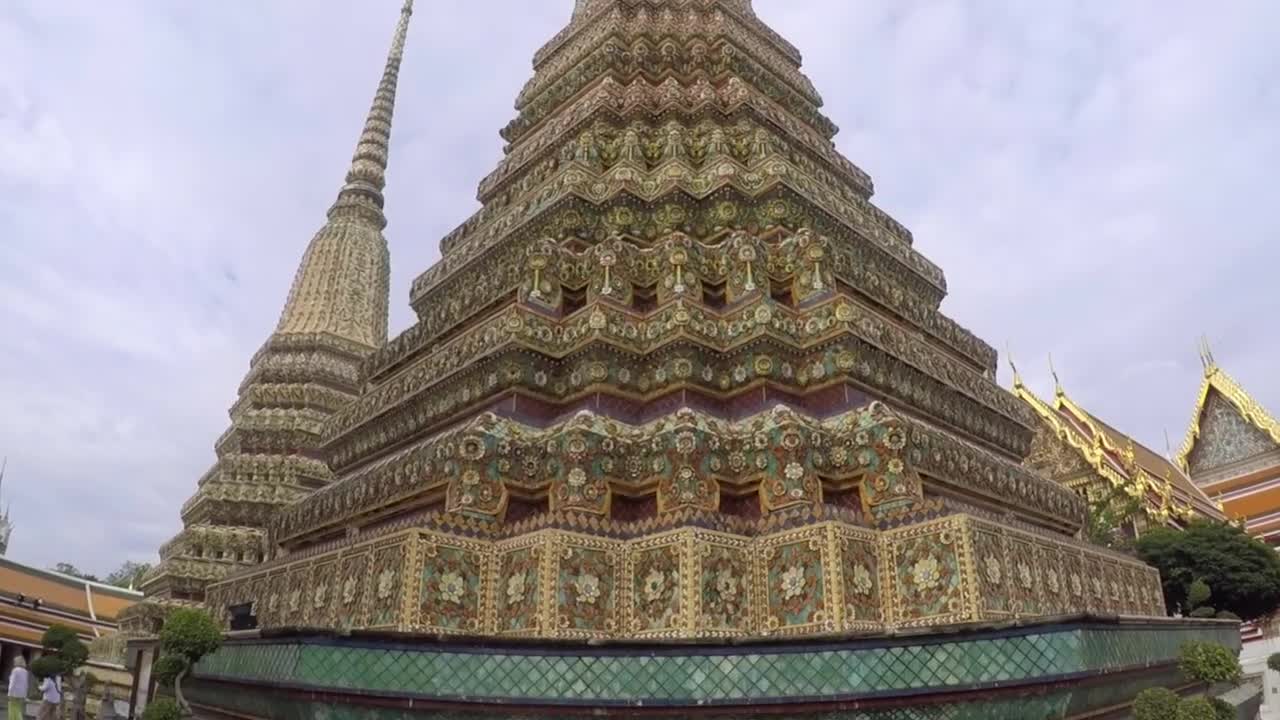 THAILAND vs MYANMAR A BUDDHIST Temple Pagoda's Edition