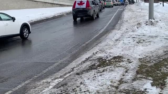 Convoy loops thru Ottawa airport honking this morning