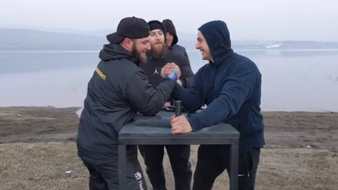 Armwrestling on the sea