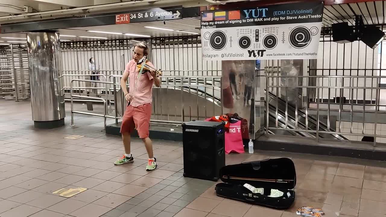 Dance monkey with the violin street performer