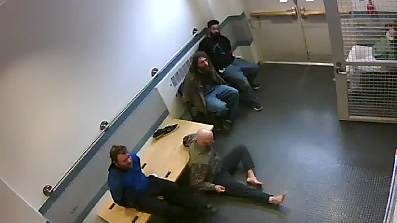 1657HQOB02PrisonerProcessingLobby_2021-01-06_14h20min00s650ms.mp4