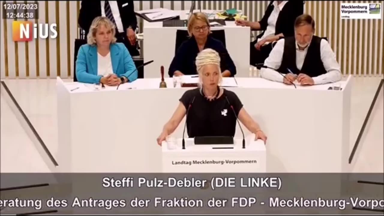 Linken-Politikerin schämt sich, deutsch und weiß zu sein🔥