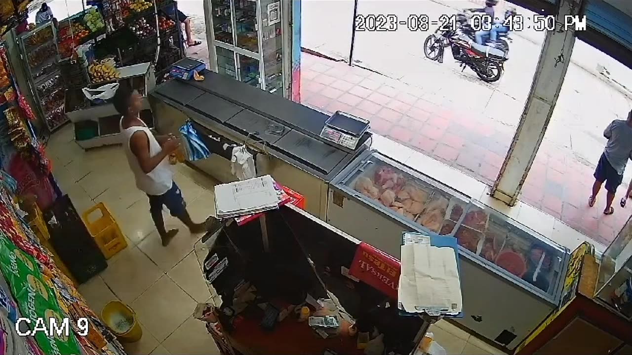 Sicarios balean a hombre en una tienda