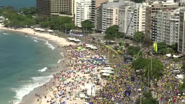 Bolsonaro appears for Brazil's Independence Day parade