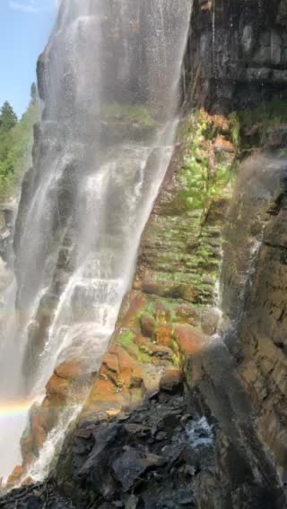 Waterfalls are so beautiful and screens!