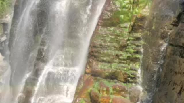 Waterfalls are so beautiful and screens!