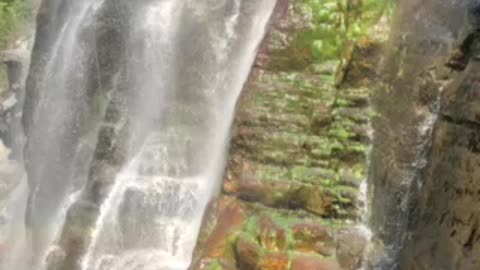 Waterfalls are so beautiful and screens!