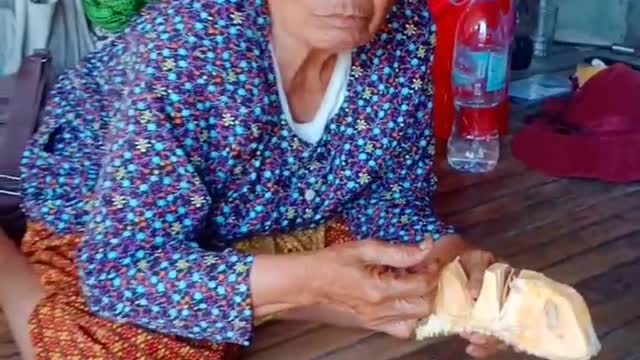 AMAZING CUTTING JACKFRUITS SKILLS - Cambodian Street Food