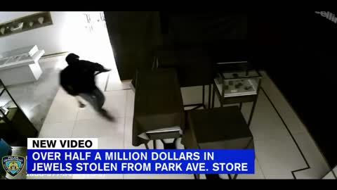 Over a half millon dollars in jewels stolen from Manhattan store