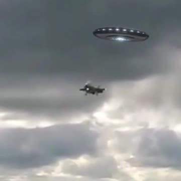 SPACESHIP BEING ABDUCTED BY UFO FLYING SAUCER