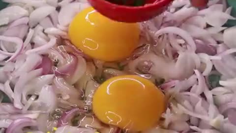 Mix egg with onions 😋😋