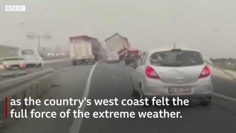 Man dodges falling concrete as storm tears through Turkey - BBC News