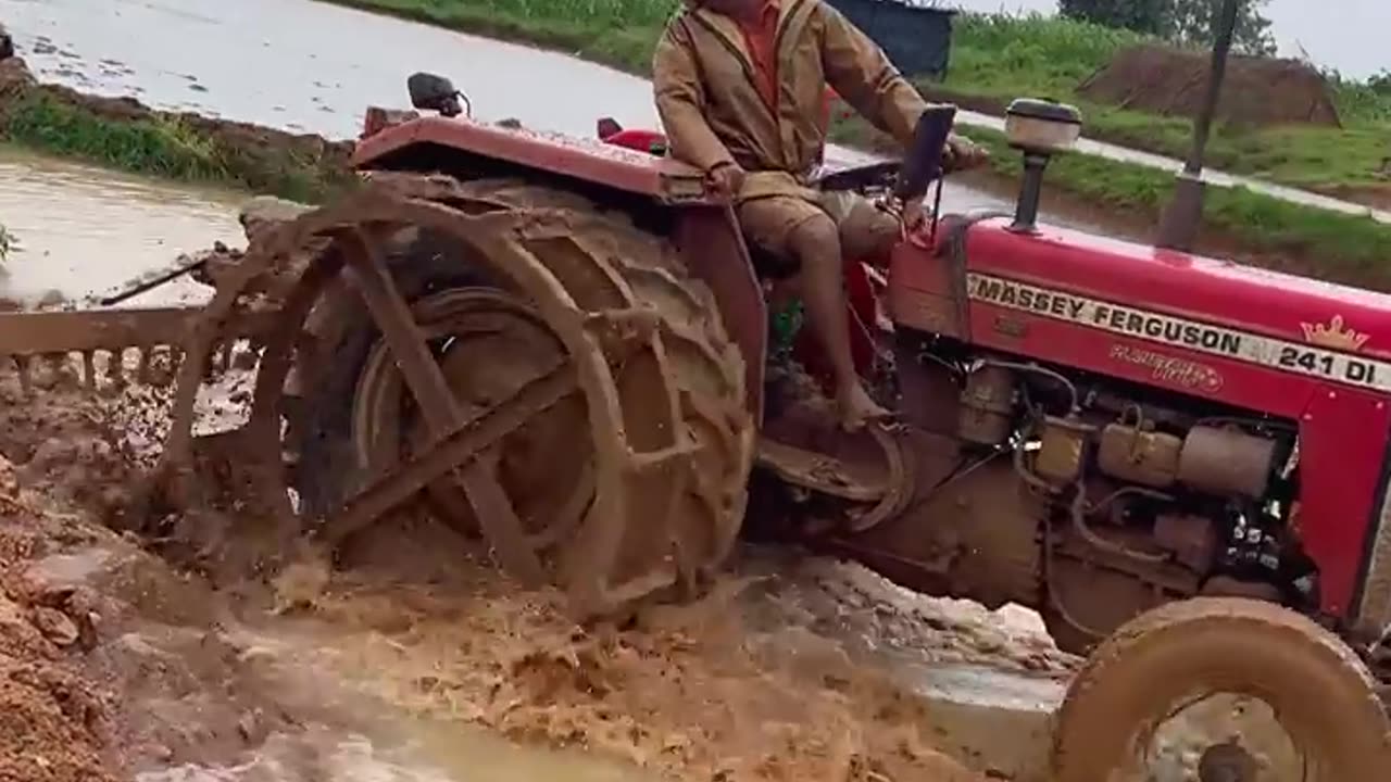 Massey ferguson tractor working in mud #shorts #tractor