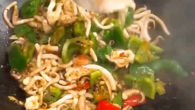 Stir-fried squid with chili peppers