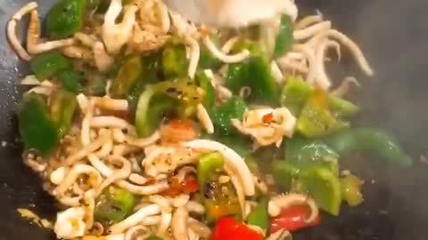 Stir-fried squid with chili peppers